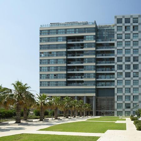 Aparthotel Okeanos On The Beach Herzelia Esterno foto