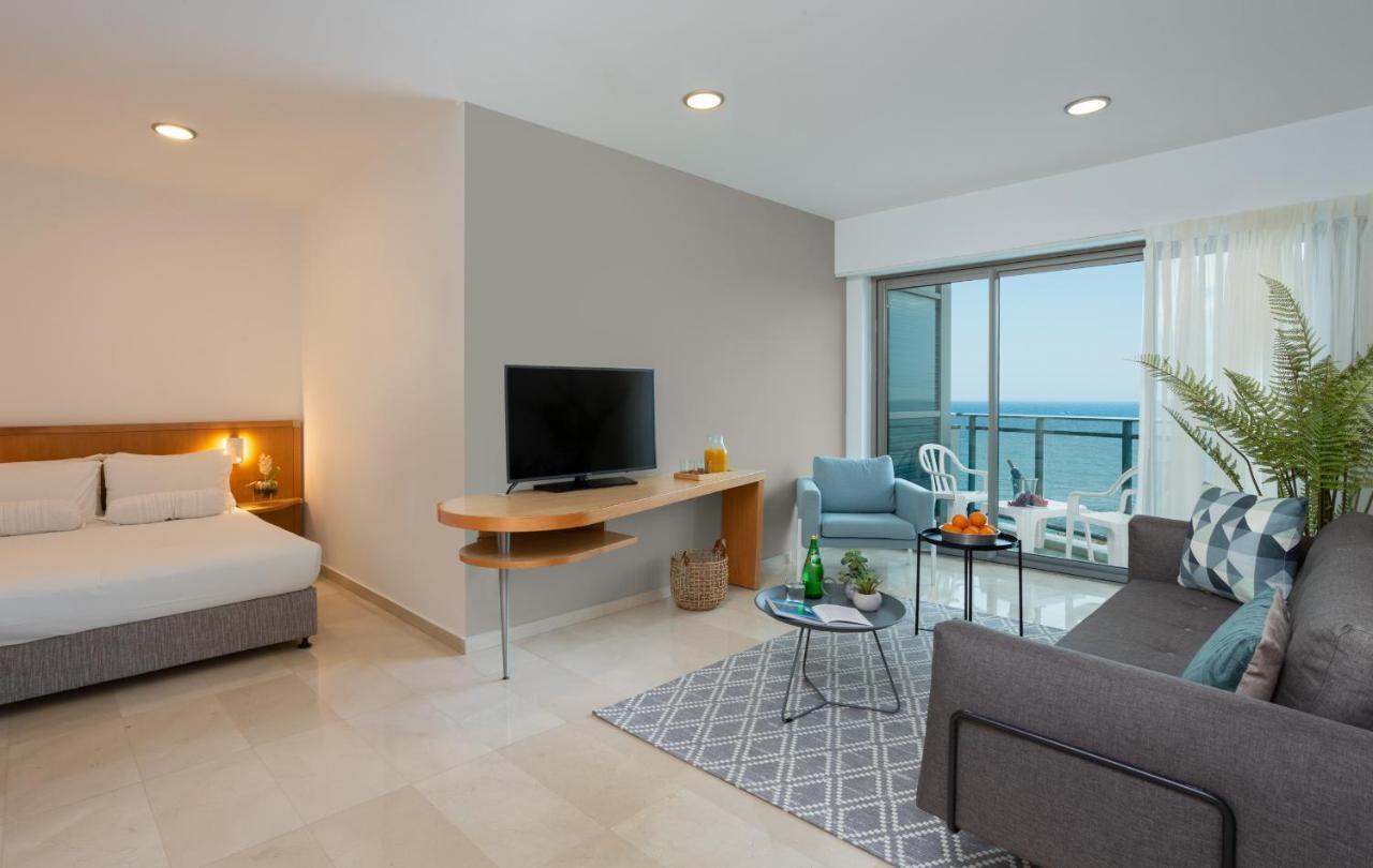 Aparthotel Okeanos On The Beach Herzelia Esterno foto