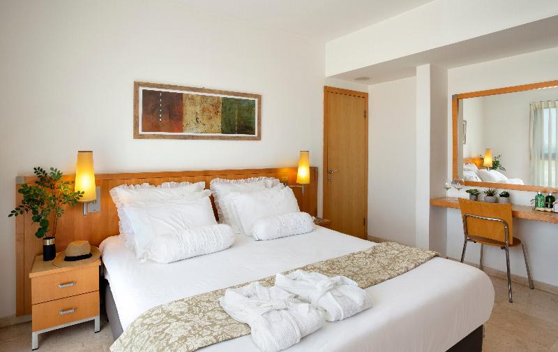 Aparthotel Okeanos On The Beach Herzelia Esterno foto