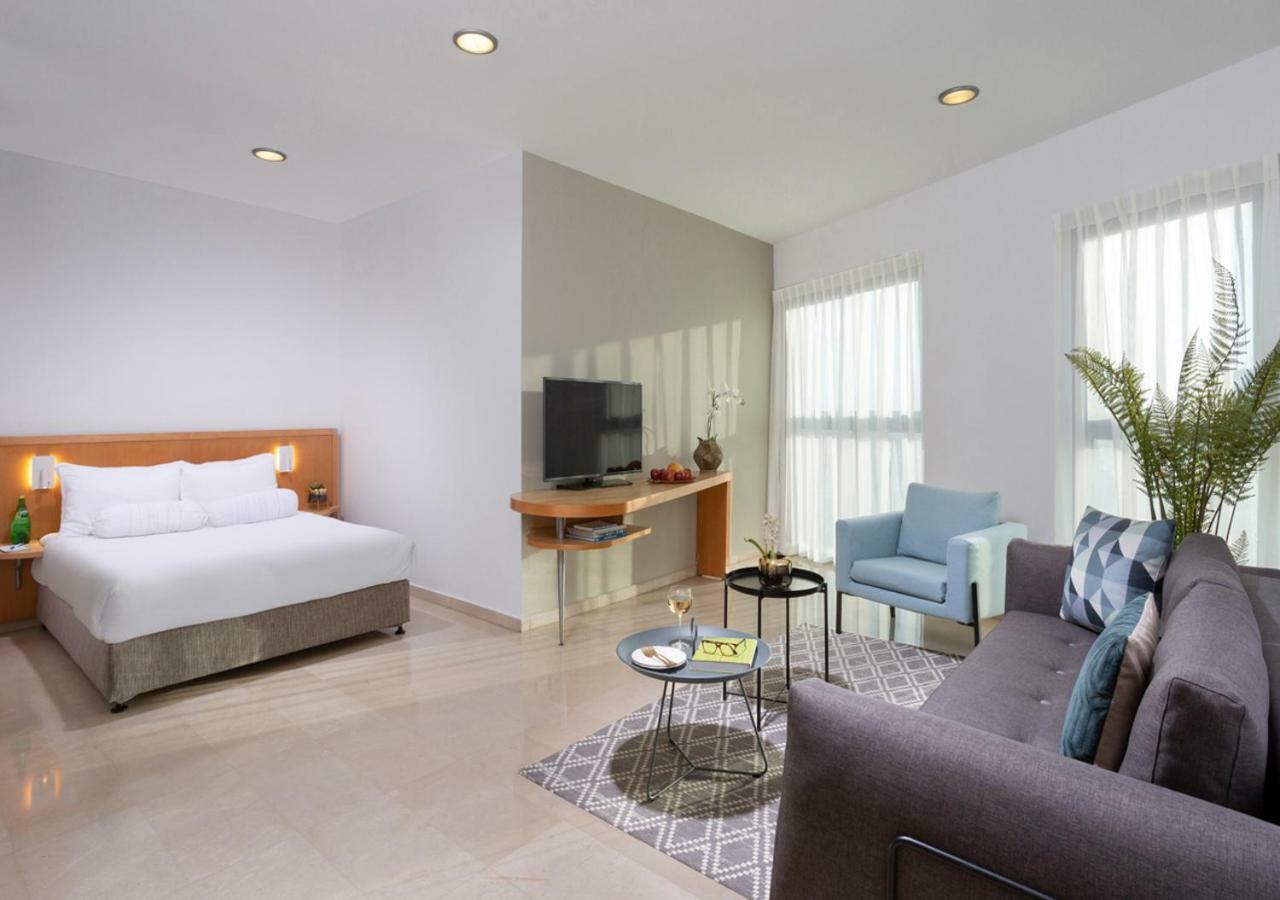 Aparthotel Okeanos On The Beach Herzelia Esterno foto