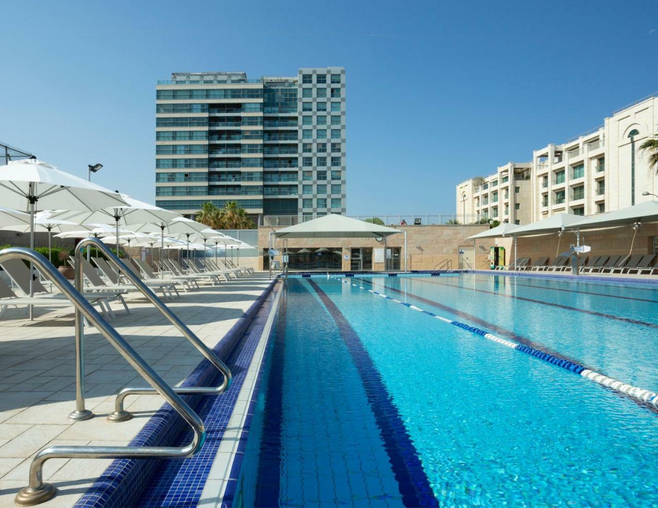 Aparthotel Okeanos On The Beach Herzelia Esterno foto