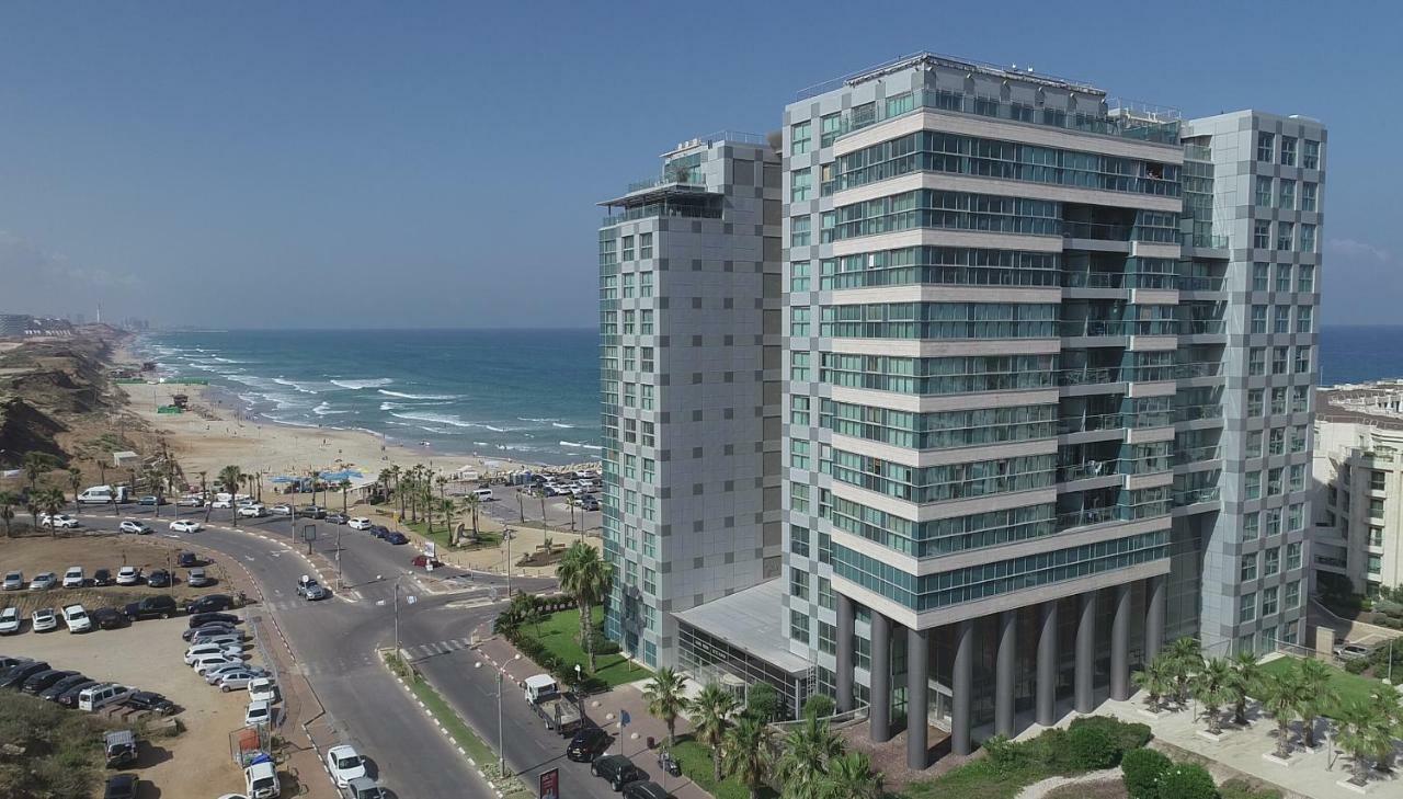 Aparthotel Okeanos On The Beach Herzelia Esterno foto