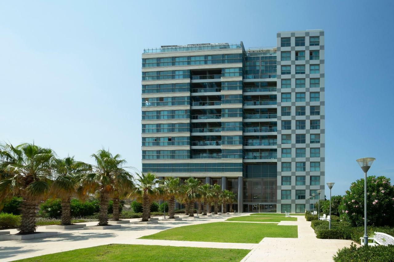 Aparthotel Okeanos On The Beach Herzelia Esterno foto